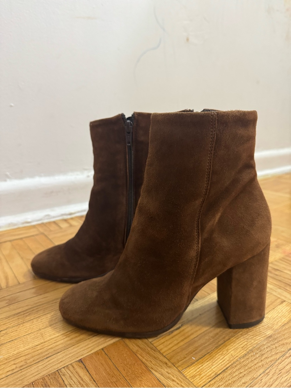 women’s brown heeled boot